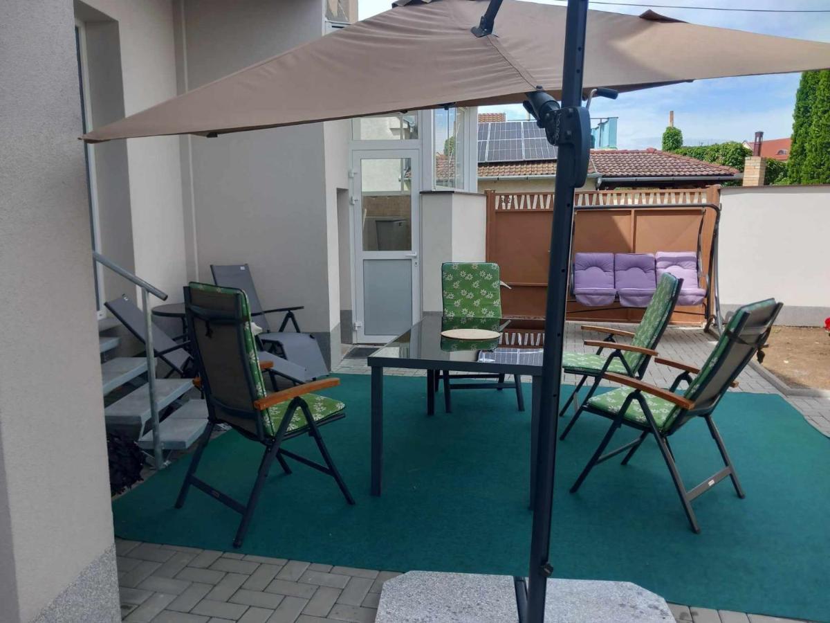 V Centru Lägenhet Lanžhot Exteriör bild